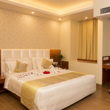 Amalfi Grand Hotel Патна Екстериор снимка