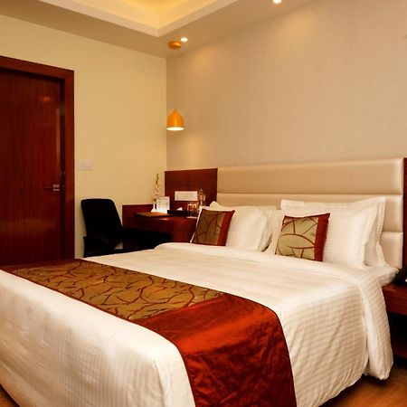 Amalfi Grand Hotel Патна Стая снимка