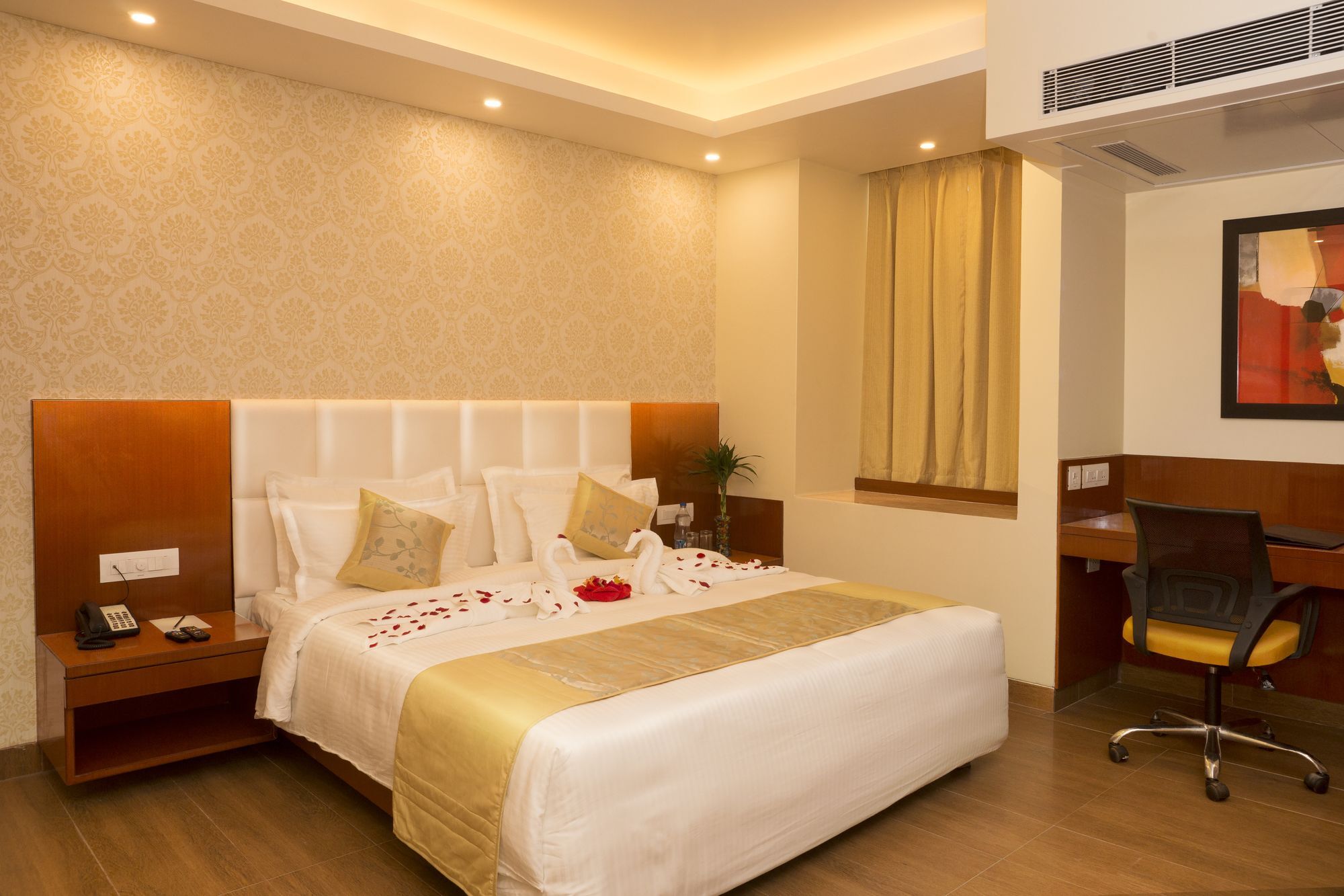 Amalfi Grand Hotel Патна Екстериор снимка