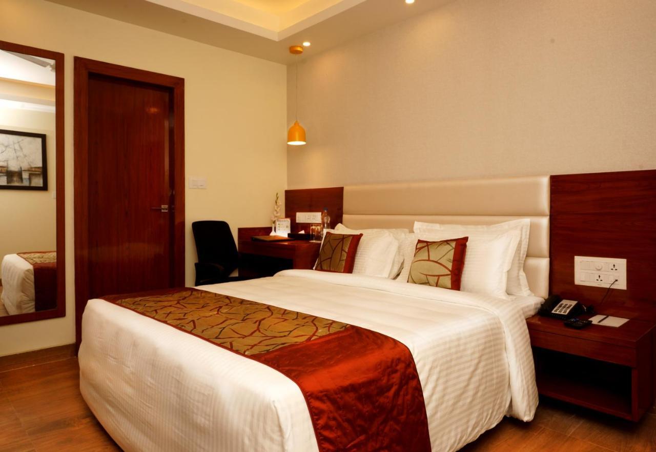 Amalfi Grand Hotel Патна Стая снимка